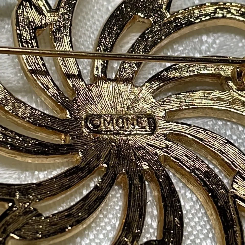 Vintage Monet gold tone classic radial design brooch pin